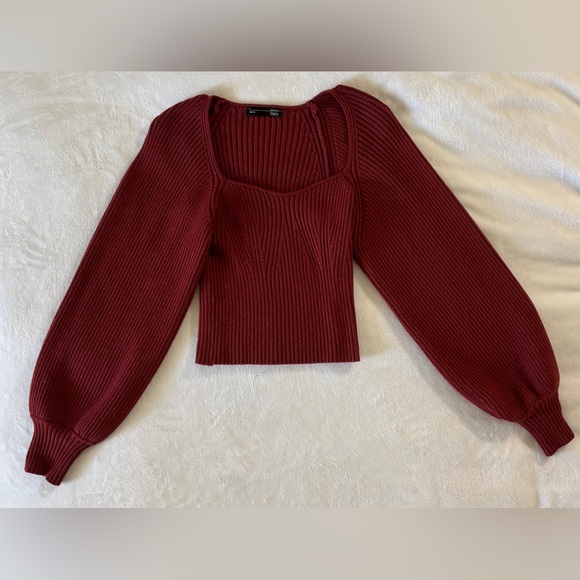 Elegant Burgundy Women's Sweater - Picture 1 of 3
